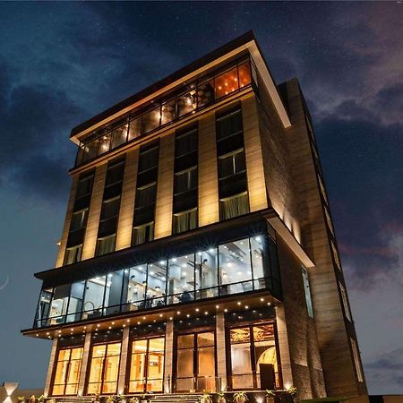 Clarion Hotel Epicure Dehradun Eksteriør bilde