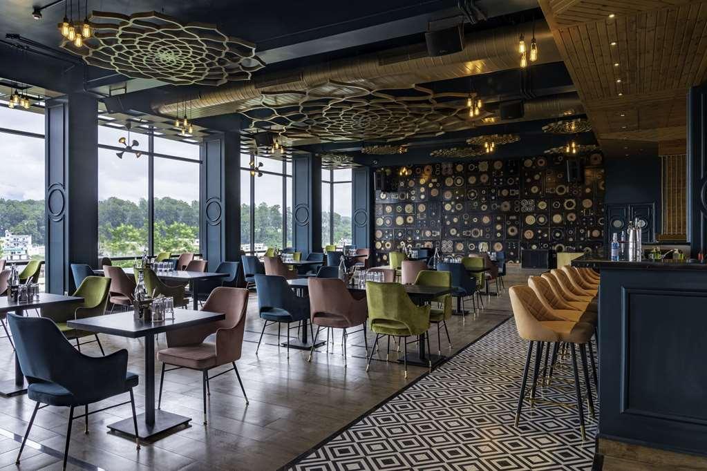Clarion Hotel Epicure Dehradun Restaurant bilde