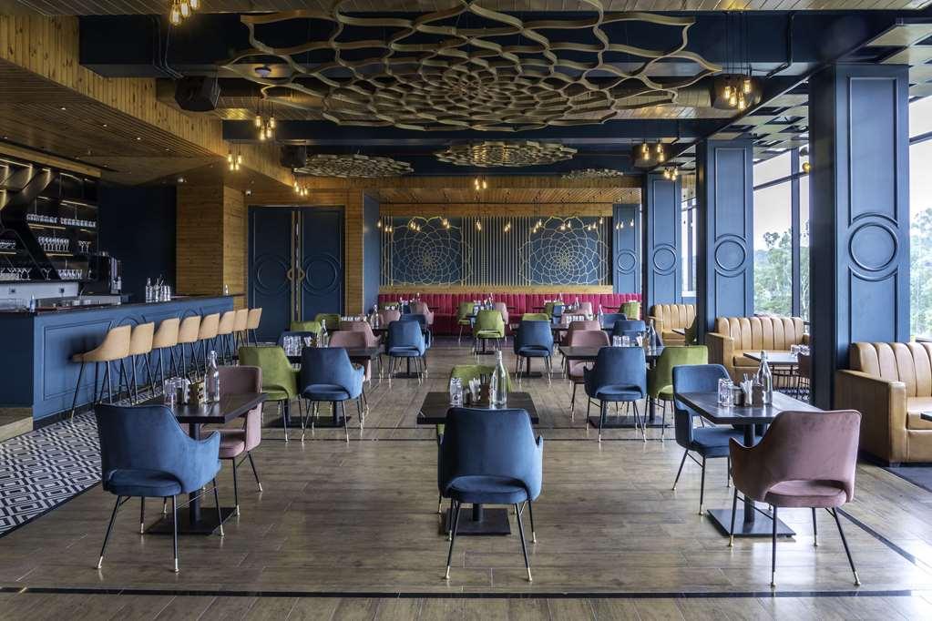 Clarion Hotel Epicure Dehradun Restaurant bilde